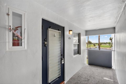 Condominio en alquiler en Margate, Florida, 1 dormitorio, 68.65 m2 № 2077758 - foto 5