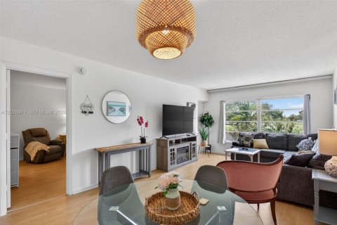 Condominio en alquiler en Margate, Florida, 1 dormitorio, 68.65 m2 № 2077758 - foto 8