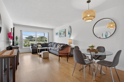 Condominio en Margate, Florida, 1 dormitorio  № 2077758