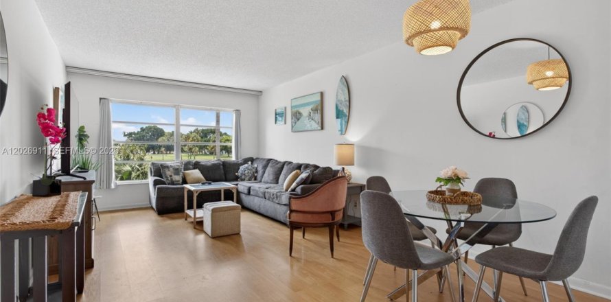 Condominio en Margate, Florida, 1 dormitorio  № 2077758