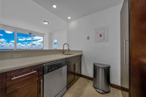 Apartamento en alquiler en North Bay Village, Florida, 2 dormitorios, 95.69 m2 № 1975386 - foto 8