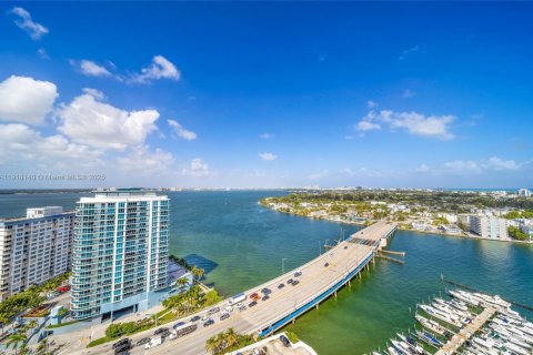 Apartamento en alquiler en North Bay Village, Florida, 2 dormitorios, 95.69 m2 № 1975386 - foto 2