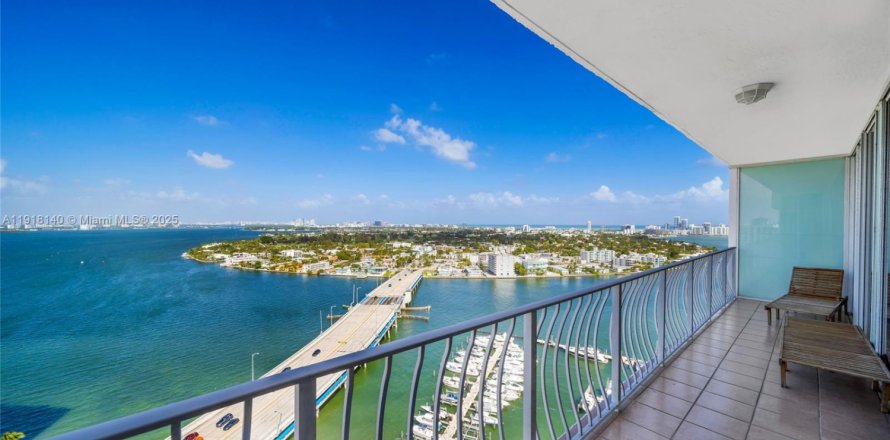 Apartamento en North Bay Village, Florida 2 dormitorios, 95.69 m2 № 1975386