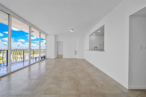 Apartamento en alquiler en North Bay Village, Florida, 2 dormitorios, 95.69 m2 № 1975386 - foto 10