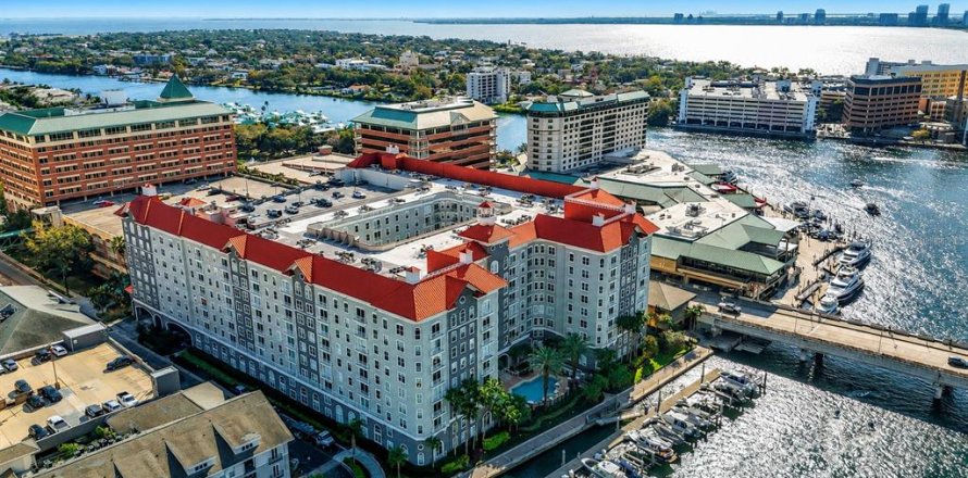 Condominio en Tampa, Florida, 2 dormitorios  № 2167688
