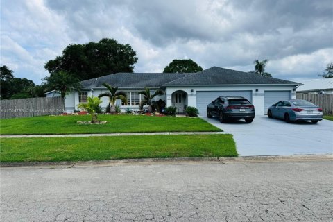 Casa en venta en Port St. Lucie, Florida, 4 dormitorios № 2014241 - foto 2