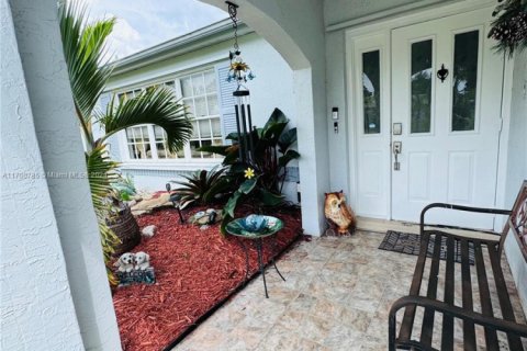 Casa en venta en Port St. Lucie, Florida, 4 dormitorios № 2014241 - foto 3