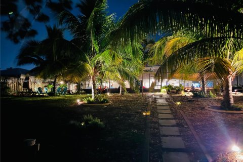 Casa en venta en Port St. Lucie, Florida, 4 dormitorios № 2014241 - foto 5