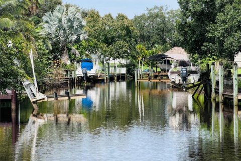 Casa en venta en Port St. Lucie, Florida, 4 dormitorios № 2014241 - foto 13
