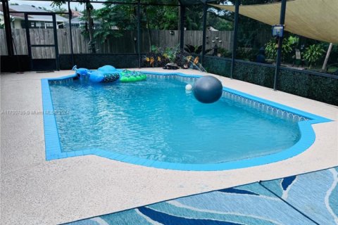 Casa en venta en Port St. Lucie, Florida, 4 dormitorios № 2014241 - foto 7