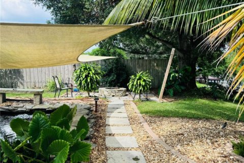 Casa en venta en Port St. Lucie, Florida, 4 dormitorios № 2014241 - foto 16