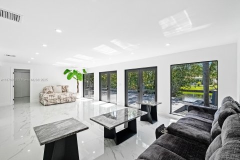 Casa en venta en Miami, Florida, 4 dormitorios, 198.35 m2 № 1958527 - foto 5