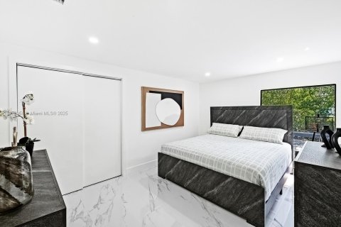 Casa en venta en Miami, Florida, 4 dormitorios, 198.35 m2 № 1958527 - foto 23