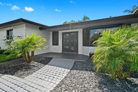 Casa en venta en Miami, Florida, 4 dormitorios, 198.35 m2 № 1958527 - foto 1