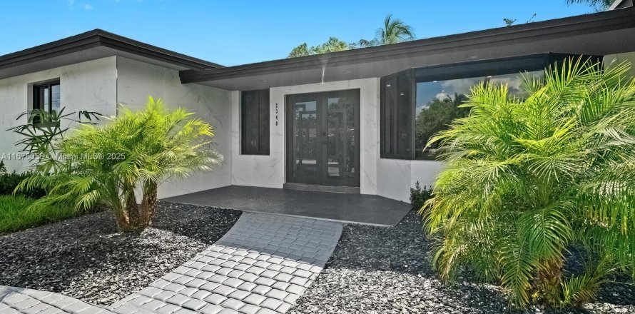 Casa en Miami, Florida 4 dormitorios, 198.35 m2 № 1958527