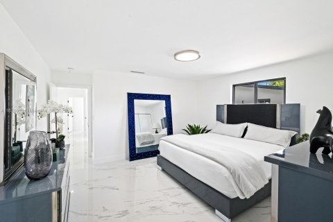 Casa en venta en Miami, Florida, 4 dormitorios, 198.35 m2 № 1958527 - foto 19