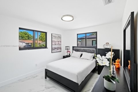 Casa en venta en Miami, Florida, 4 dormitorios, 198.35 m2 № 1958527 - foto 25