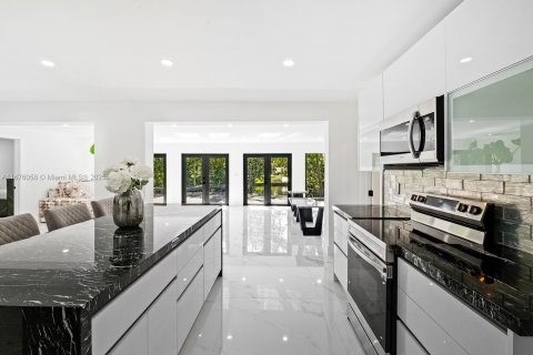 Casa en venta en Miami, Florida, 4 dormitorios, 198.35 m2 № 1958527 - foto 16