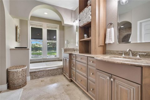 House in Windermere, Florida 4 bedrooms, 312.06 sq.m. № 1831844 - photo 27