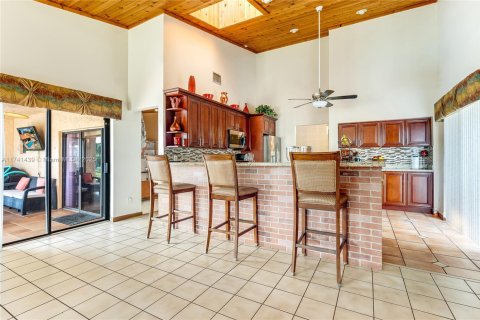 House in Coral Springs, Florida 4 bedrooms, 243.96 sq.m. № 1711821 - photo 19