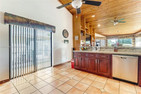 House in Coral Springs, Florida 4 bedrooms, 243.96 sq.m. № 1711821 - photo 18