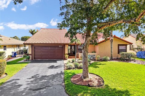 House in Coral Springs, Florida 4 bedrooms, 243.96 sq.m. № 1711821 - photo 2