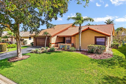 House in Coral Springs, Florida 4 bedrooms, 243.96 sq.m. № 1711821 - photo 4