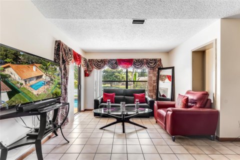 House in Coral Springs, Florida 4 bedrooms, 243.96 sq.m. № 1711821 - photo 26
