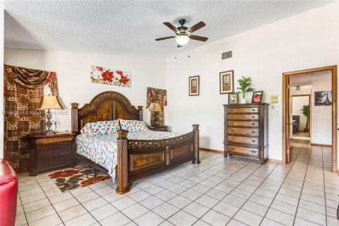 House in Coral Springs, Florida 4 bedrooms, 243.96 sq.m. № 1711821 - photo 25