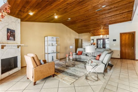 House in Coral Springs, Florida 4 bedrooms, 243.96 sq.m. № 1711821 - photo 11
