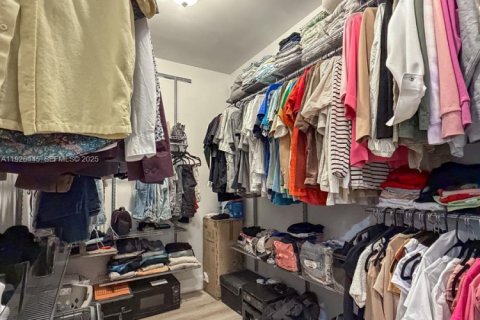 Casa en venta en Miami, Florida, 5 dormitorios, 240.25 m2 № 1986875 - foto 15