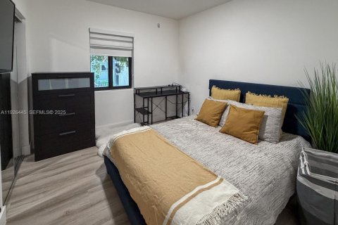 Casa en venta en Miami, Florida, 5 dormitorios, 240.25 m2 № 1986875 - foto 13