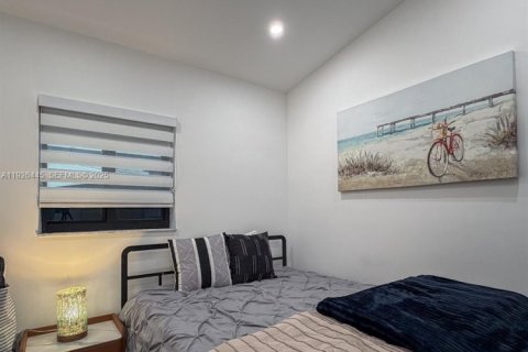 Casa en venta en Miami, Florida, 5 dormitorios, 240.25 m2 № 1986875 - foto 20