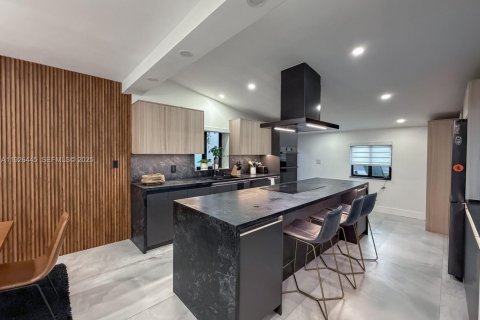 Casa en venta en Miami, Florida, 5 dormitorios, 240.25 m2 № 1986875 - foto 7