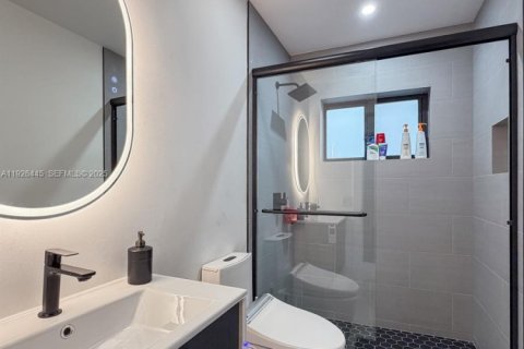 Casa en venta en Miami, Florida, 5 dormitorios, 240.25 m2 № 1986875 - foto 21