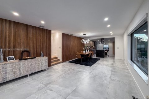 Casa en venta en Miami, Florida, 5 dormitorios, 240.25 m2 № 1986875 - foto 5