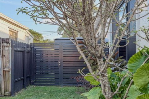 Casa en venta en Miami, Florida, 5 dormitorios, 240.25 m2 № 1986875 - foto 28