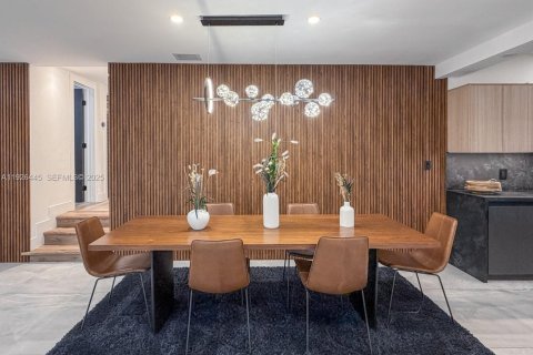 Casa en venta en Miami, Florida, 5 dormitorios, 240.25 m2 № 1986875 - foto 6