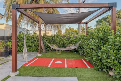 Casa en venta en Miami, Florida, 5 dormitorios, 240.25 m2 № 1986875 - foto 24