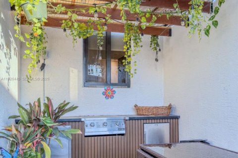 Casa en venta en Miami, Florida, 5 dormitorios, 240.25 m2 № 1986875 - foto 22