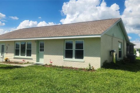 Villa ou maison à vendre à Port Charlotte, Floride: 3 chambres, 106.09 m2 № 2399328 - photo 2