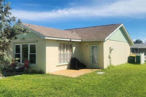 Villa ou maison à vendre à Port Charlotte, Floride: 3 chambres, 106.09 m2 № 2399328 - photo 4