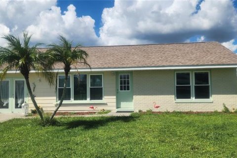 Villa ou maison à Port Charlotte, Floride 3 chambres, 106.09 m2 № 2399328