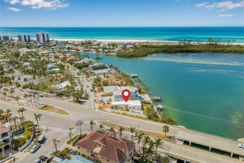 House in Sarasota, Florida 2 bedrooms, 127 sq.m. № 1689847 - photo 16