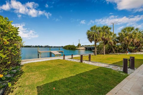 House in Sarasota, Florida 2 bedrooms, 127 sq.m. № 1689847 - photo 7