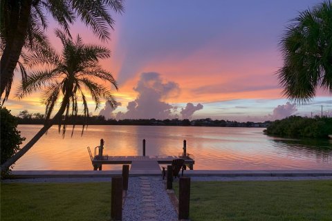 House in Sarasota, Florida 2 bedrooms, 127 sq.m. № 1689847 - photo 20