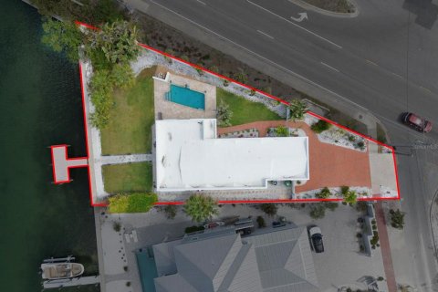 House in Sarasota, Florida 2 bedrooms, 127 sq.m. № 1689847 - photo 3