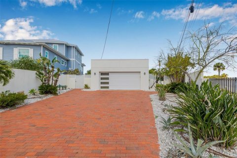 House in Sarasota, Florida 2 bedrooms, 127 sq.m. № 1689847 - photo 15