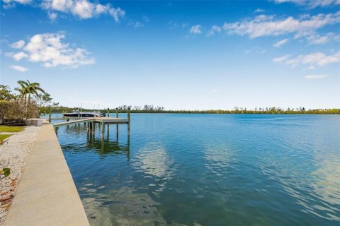 House in Sarasota, Florida 2 bedrooms, 127 sq.m. № 1689847 - photo 4