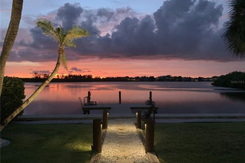 House in Sarasota, Florida 2 bedrooms, 127 sq.m. № 1689847 - photo 21